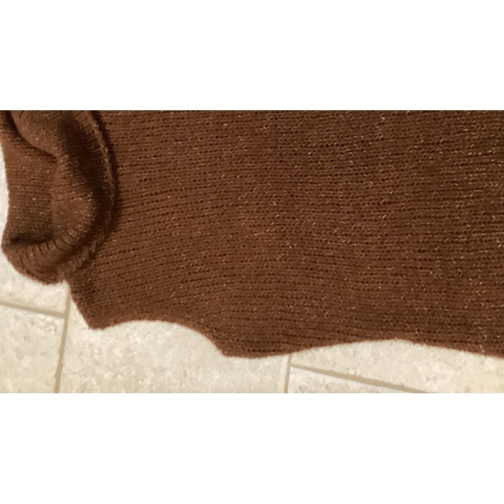 Cowl neck sleevless sweater,